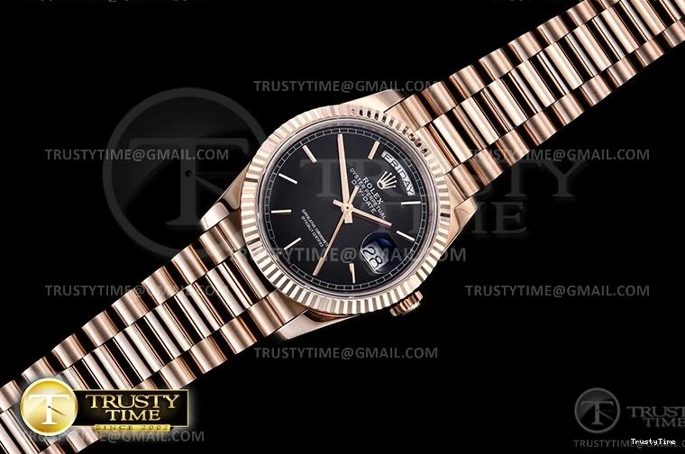 0805 Unique RDD0219D – DayDate 36mm 692